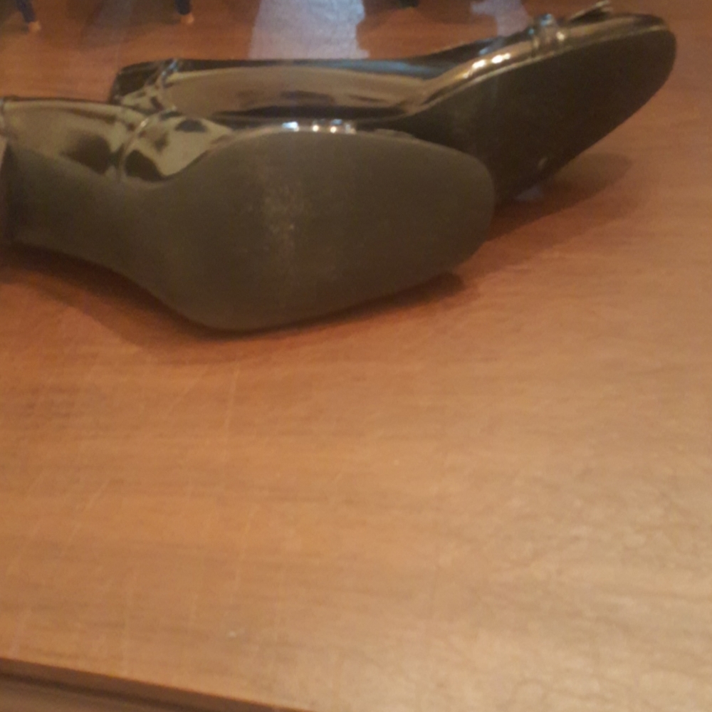 Shoes - Picture 4 of 4